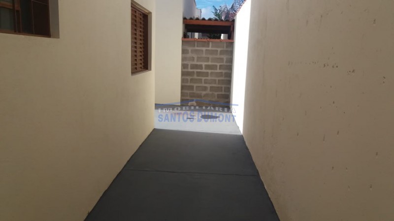 Casa para alugar com 2 quartos, 280m² - Foto 1